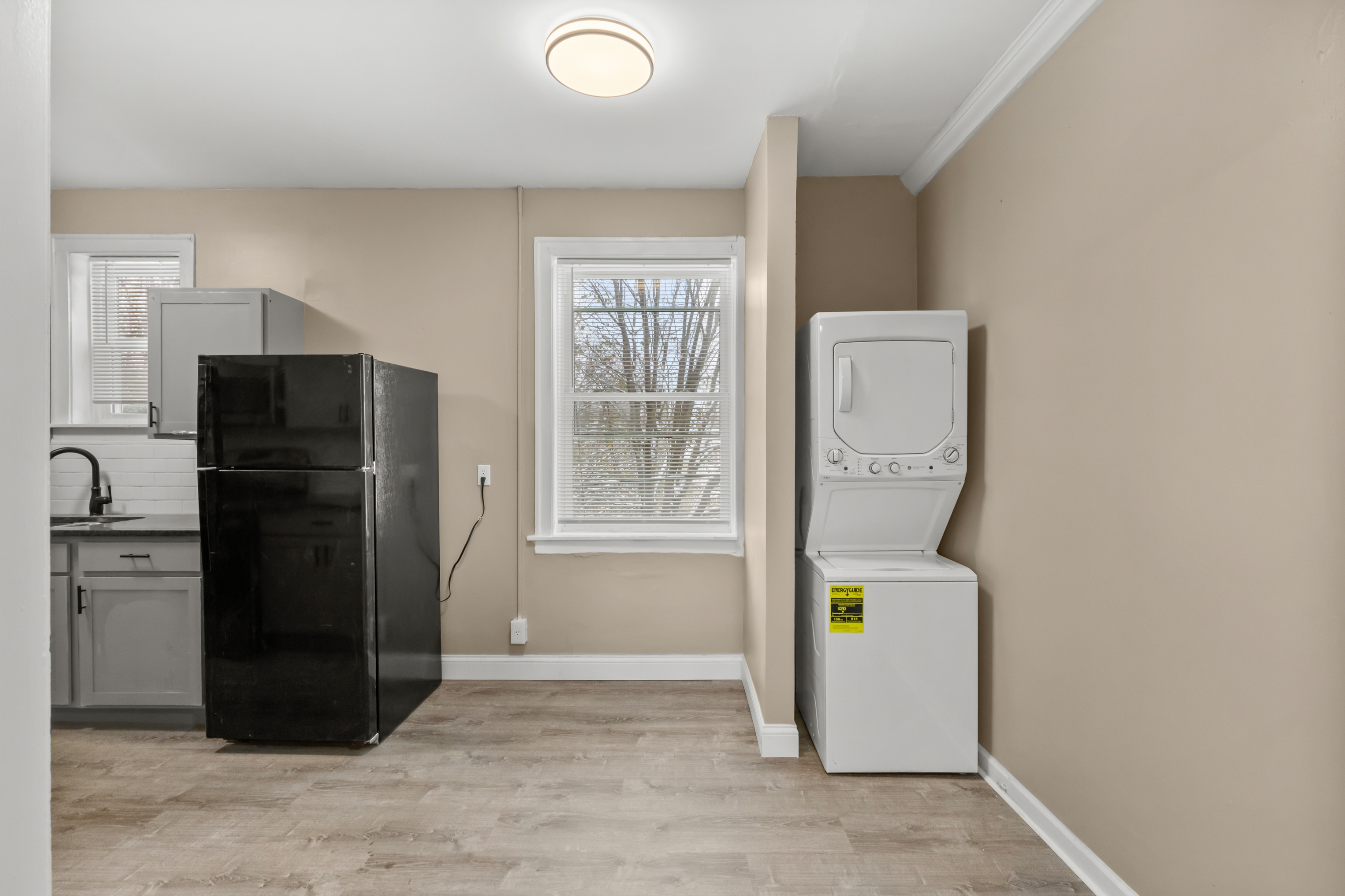 4209 Ellenwood Avenue - 202