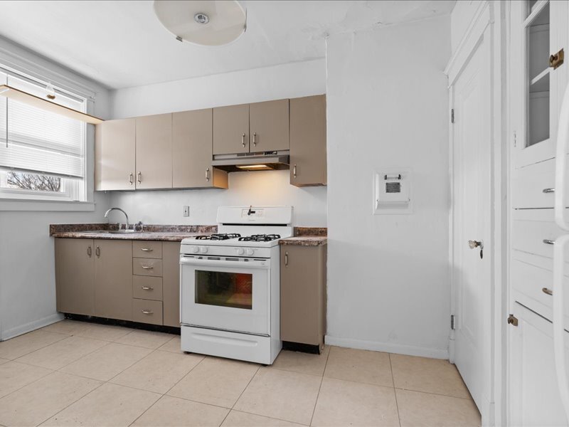 7208 Zephyr Place - 1E