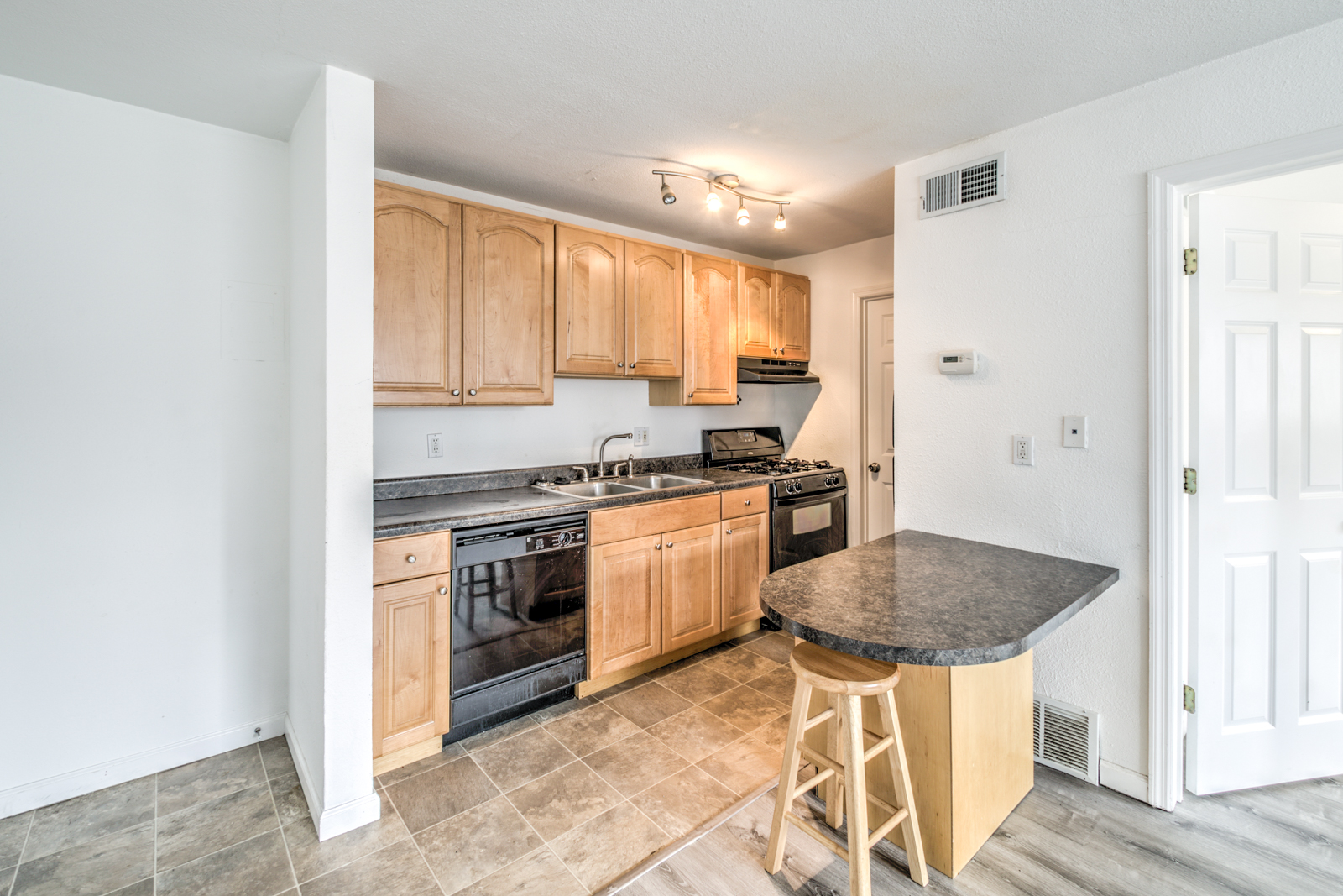 3850 Park Avenue - 10